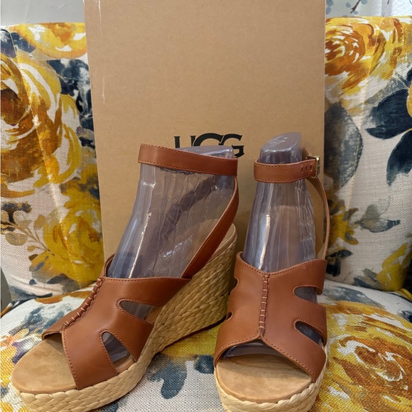 NWT UGG Careena Wedge Sandal in Chestnut Size 8.5 - Picture 2 of 11